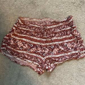 American Eagle• Patterned shorts• XL